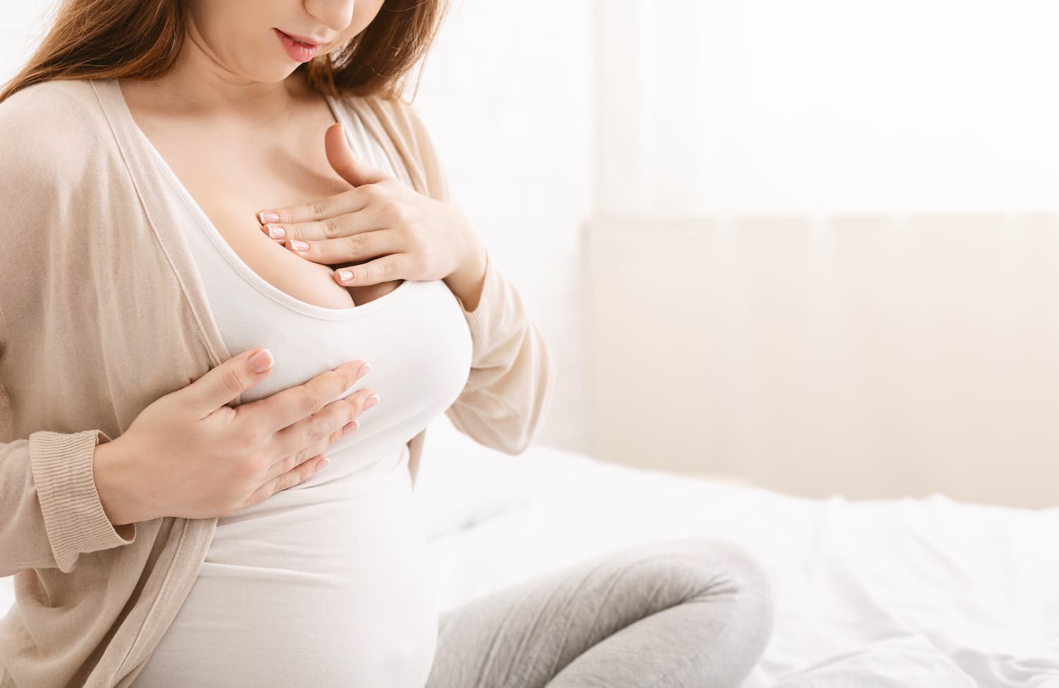 Maux de grossesse : le symptôme des seins qui grattent ...