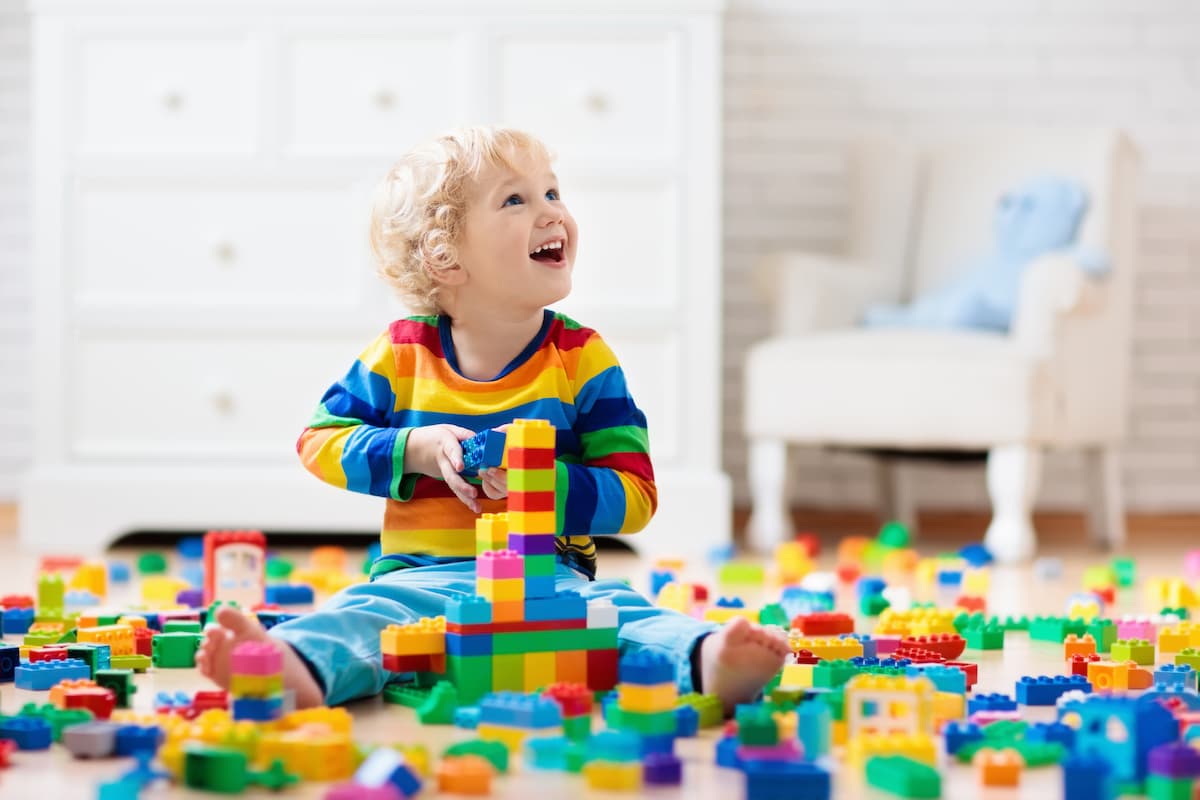 Quels jeux éducatifs pour mon enfant de 18 mois ? - Conservation Lait  Maternel